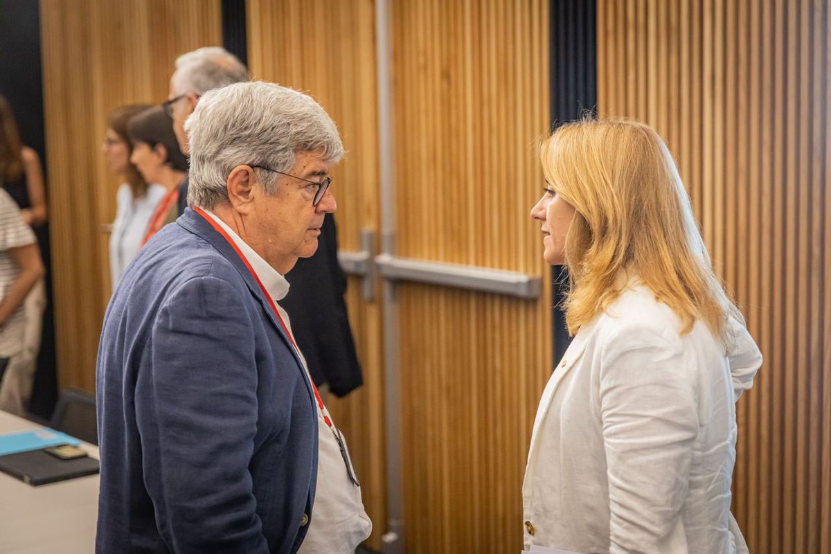 economiacat's tweet photo. 📸 La consellera @nataliamasguix presideix la reunió del Consell Assessor en Política Econòmica de Catalunya (#CAPEC).
Durant la trobada, s'han analitzat les últimes dades del dèficit fiscal que està calculant el Departament d'@economiacat i l'impacte que té aquest desequilibri. https://t.co/rHnPcRWwws