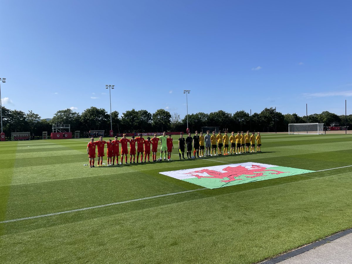 AdamsDavidFooty's tweet photo. Congratulations to the players playing in our @Cymru Cup 2023. 

🏴󠁧󠁢󠁷󠁬󠁳󠁿 Football Family Showing our respects to @MikeWilliams246 and his family before Match 1. 💙

Team Ampadu v Team Johnson 🏴󠁧󠁢󠁷󠁬󠁳󠁿 https://t.co/S2ul7uCkCO