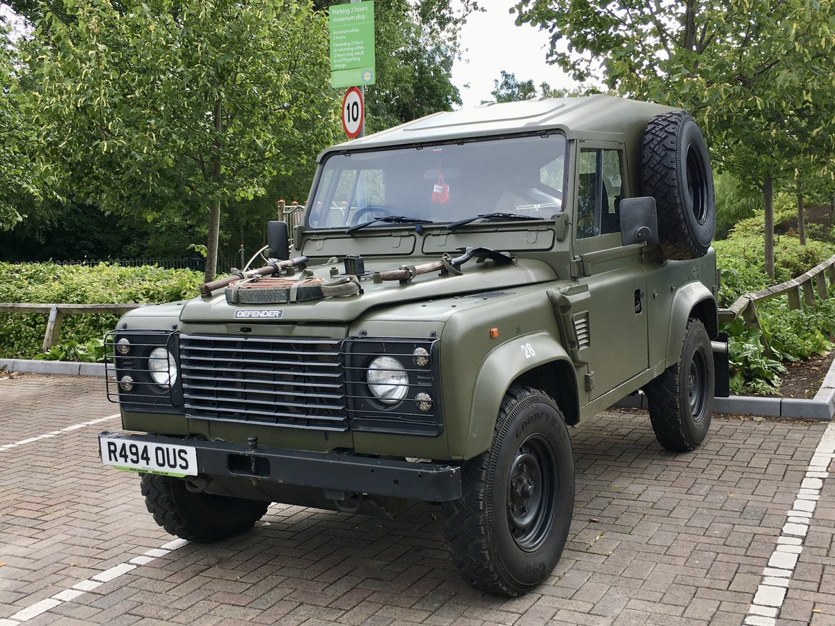 IanMerrell1's tweet image. Cool Land Rover Defender, Waitrose carpark, Chipping Sodbury