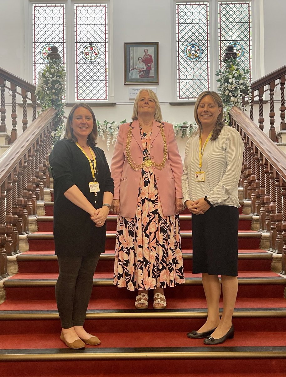Our team <a href="/TraceyDB/">Tracey Allan💙</a> &amp; <a href="/fundraiserhels/">Helen Chapman</a> enjoyed meeting The Mayor of #GreatYarmouth Cllr Penny Carpenter today as <a href="/mariecurieuk/">Marie Curie</a> is one of her chosen charities. Thanks to Billie &amp; the Mayor’s husband too &amp; for your support &amp; we look forward to this year! <a href="/greatyarmouthbc/">Great Yarmouth Borough Council</a> #Norfolk 💛