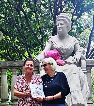 Coincidiendo con el Dia de Santiago. ha tenido lugar el encuentro entre nuestra colega Ana Maria Guío y la conservadora de la Casa-Museo de Emilia Pardo Bazán <a href="/cmpardobazantw/">C-M EmiliaPardoBazán</a>, Xulia Santiso <a href="/xuliasantiso/">xuliasantiso</a>, a quien se le hizo entrega de la última revista grafológica Trazos.