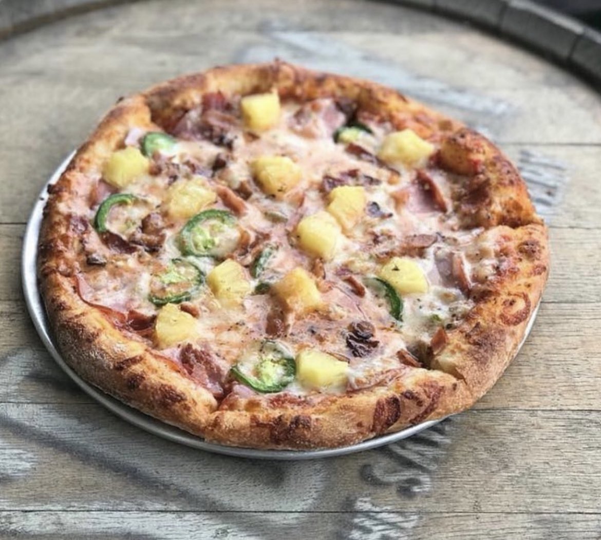 PlankRoadPizza's tweet image. Pineapple, Canadian bacon, jalapeños and pepper jack cheese make the Mad Hawaiian a guest fave. There’s only one. This is the last week to grab one before it’s gone for another year. 
.
#pizza #spicypizza #hawaiianpizza #eatlocal #eatlocalstl #cottlevillemo #cottleville