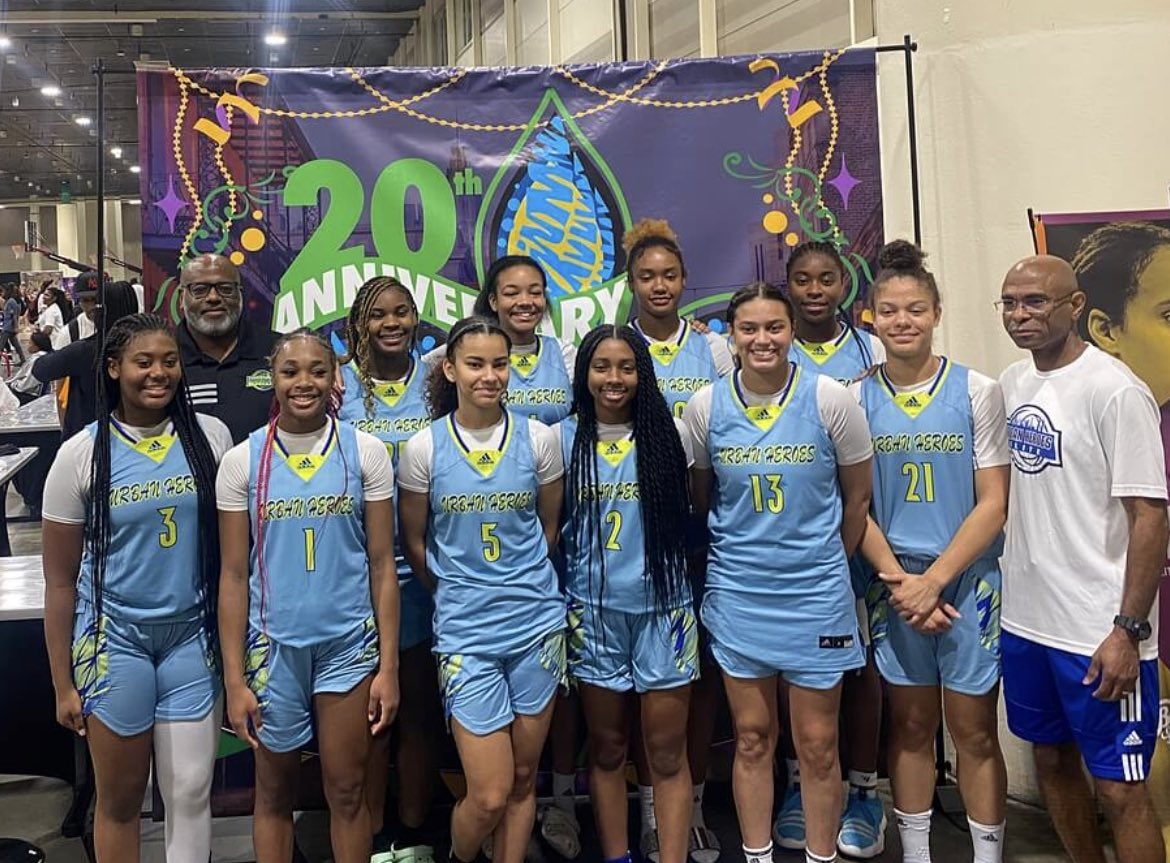 lizzykellam's tweet photo. Although I had to face and grow from adversity, I’m beyond thankful to have finished out the end of my aau season with my team, thank you aau! Let’s get to work for senior season now… @UrbanEliteGirls @LADYCATS_BALL @ToniKellam https://t.co/FBHkenNmEm