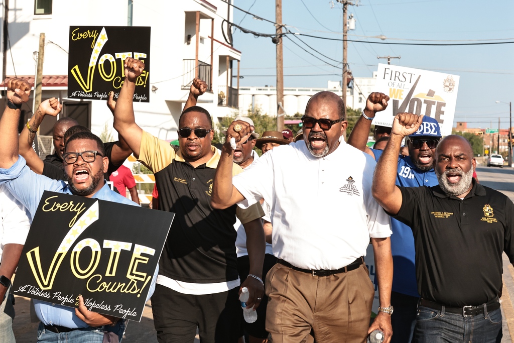 apa1906NETwork's tweet photo. Alpha Phi Alpha Fraternity, Inc. braved the sweltering 101-degree heat to lead a roughly two-mile unity march for equality and justice with members of the Divine 9 to Dallas City Hall. 

#APA1906Network #MenOfDistinction #APA97ThGeneralConvention #UnityMarch

📷: @goldenskymedia https://t.co/1HqOFvle8Z
