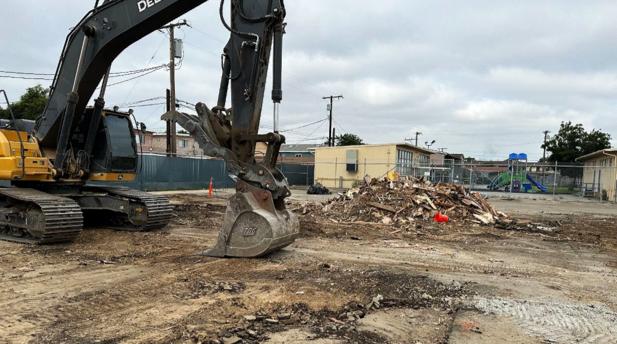 lbschoolbonds's tweet photo. Asphalt repairs underway at @WhittierLBUSD. 

#BuildingOnSuccess #ProudtobeLBUSD https://t.co/6j92Ud8WQD