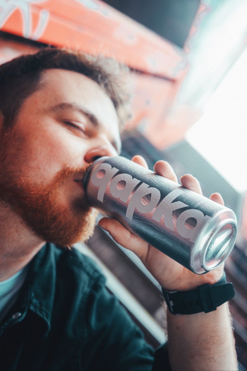 drinkqapka's tweet photo. Tahle limitka "founders edice" bude dostupná jen ze začátku online. Je to unikátní kousek pro ty nejvěrnější, kteří nás chtějí podpořit. 

Designově je motiv plechovky věnován mapě pramene Jeseníků, odkud voda pochází. 

https://t.co/LcRxVmUnfz

💦💦💦💦 https://t.co/hzLdoXv9US
