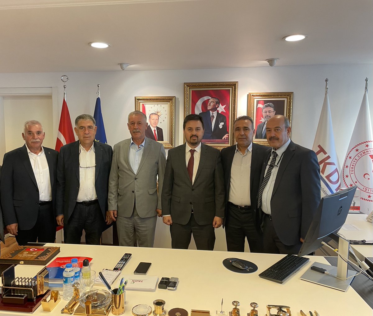 MGuloglu17618's tweet photo. Tarım ve Kırsal Kalkınmayı Destekleme Kurumu Başkanı Dr.Ahmet Abdullah Antalyalı’yı ziyaret ederek çalışmalarımız hakkında bilgi verdik, misafirperverliği ve destekleri için teşekkür ederiz.@tkdkonline #AhmetAbdullahAntalyalı
@TCTarim https://t.co/E8ROeMW0VE