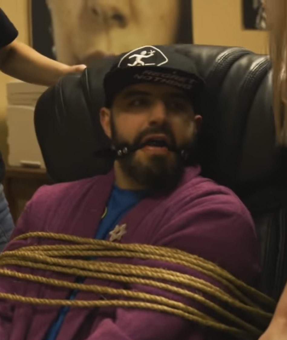 Use this thread to show us your pussies you cowards! We’ll start. 🧵🐱