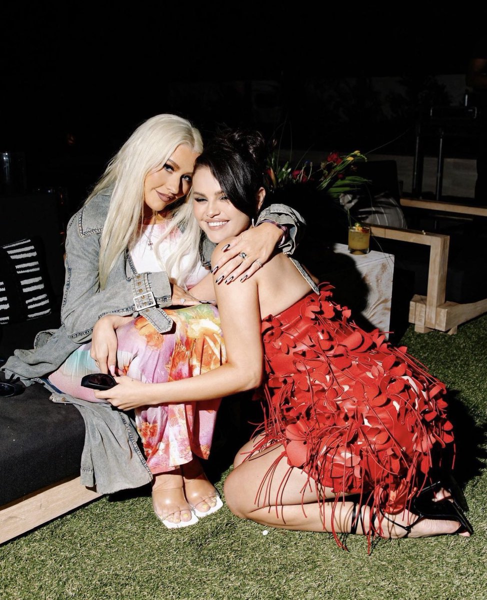 Love these girls <a href="/selenagomez/">Selena Gomez</a> <a href="/karolg/">LABICHOTA</a> 💘