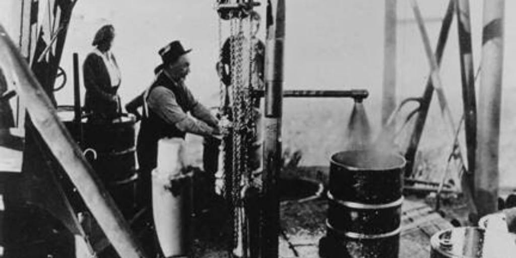 In 1920, our 1st Norman Wells rig struck oil. Here's a throwback pic of an oil gusher - cool! Norman Wells still produces today &amp; employs ~70 employees &amp; 50 contractors. We're honoured to operate at Canada’s longest-operating conventional onshore oilfield. bit.ly/43Espzz
