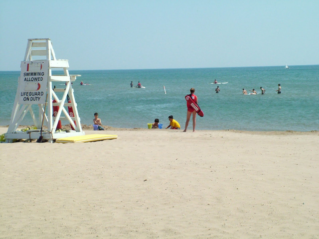 The Air Quality Index for Evanston has improved; therefore, all Evanston beaches are now open to swimming. View beach statuses: https://t.co/PqE8aNQ22k. https://t.co/K1rhU8G2Tw