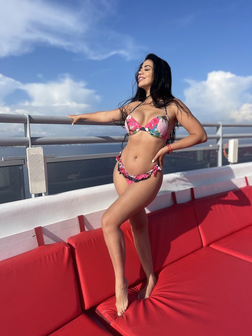 &iquest;Quien viene con migo en mi pr&oacute;ximo crucero ?😁🛳️ https://t.co/ogadi8bM20