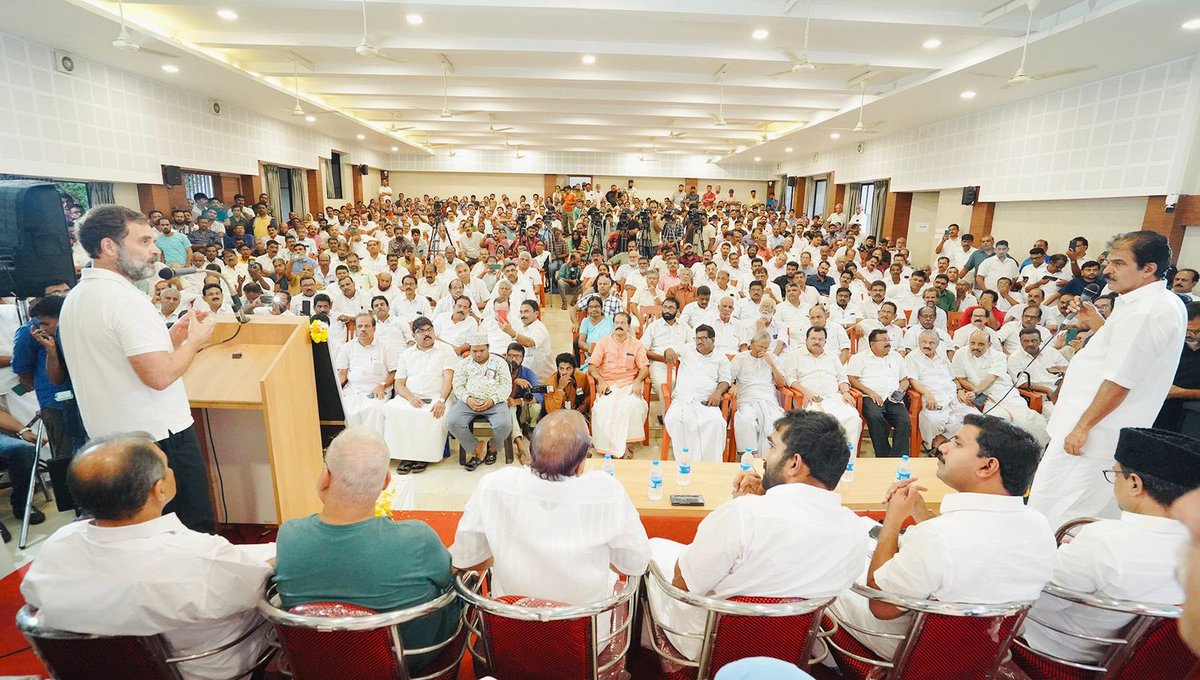 Malappuram District Congress Committee held a condolence meet for Sh. Oommen Chandy ji, where I attended along with Sh. <a href="/RahulGandhi/">Rahul Gandhi</a> ji. 

Rahul ji shared his experience of working with Oommen Chandy ji, how he was a constant source of inspiration and learning for over two