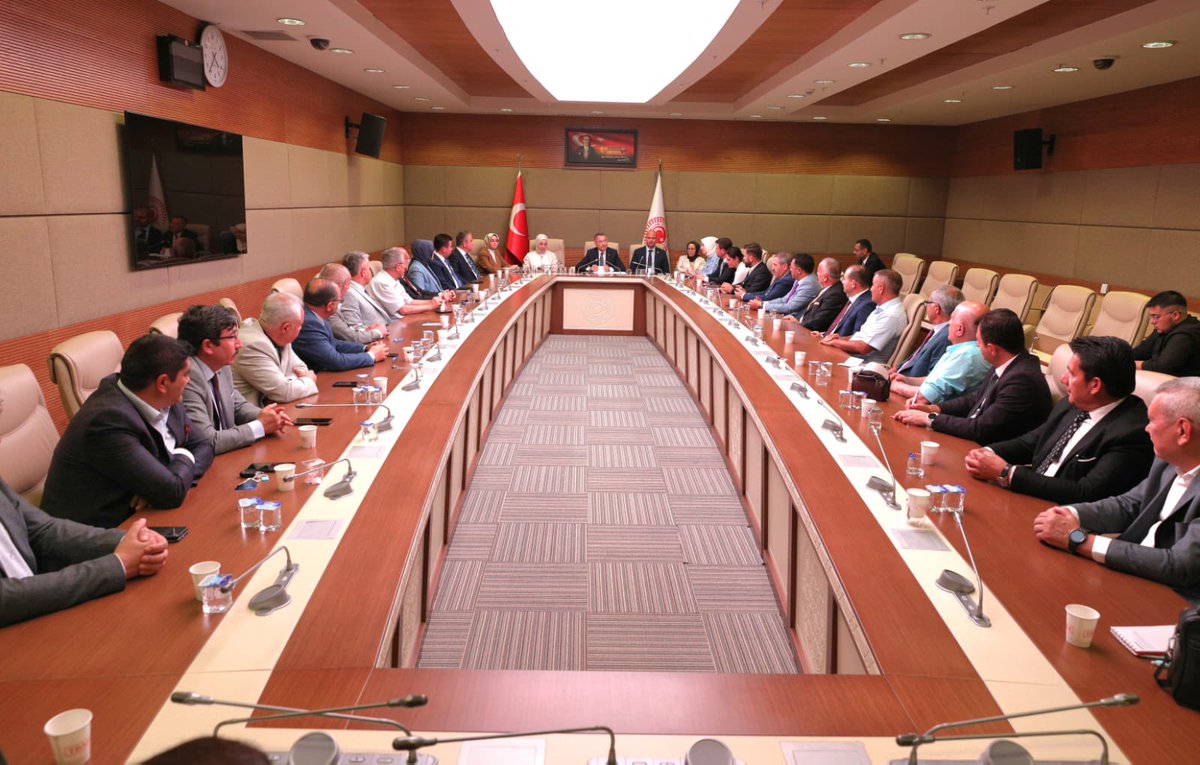 Bugün Yozgat’tan Sivas’a, Kırıkkale’den Çorum’a, Kırşehir’den Çankırı’ya kadar 29 hemşehri derneğimizi Gazi Meclis’imizin çatısı altında ağırladık.

Tüm derneklerimize nazik ziyaretleri için teşekkür ederim.