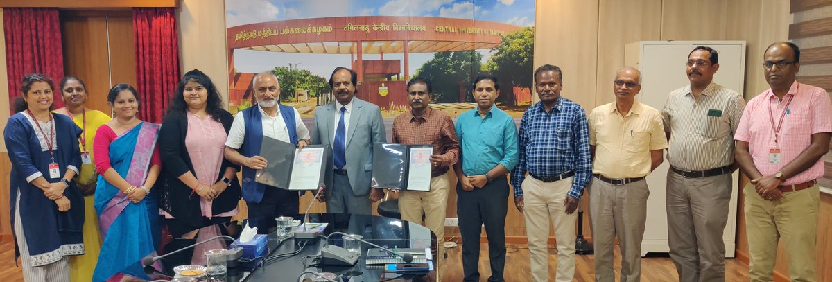 cutnofficial's tweet photo. The @cutnofficial signs MOU with @TIGS_India to Combat Scrub Typhus.
Scrub typhus, caused by mites' bites, poses a serious health threat with no definitive cure. Collaboration aims to identify bacterial strains responsible for the disease to develop targeted treatment strategy. https://t.co/Eh7QeycqfY