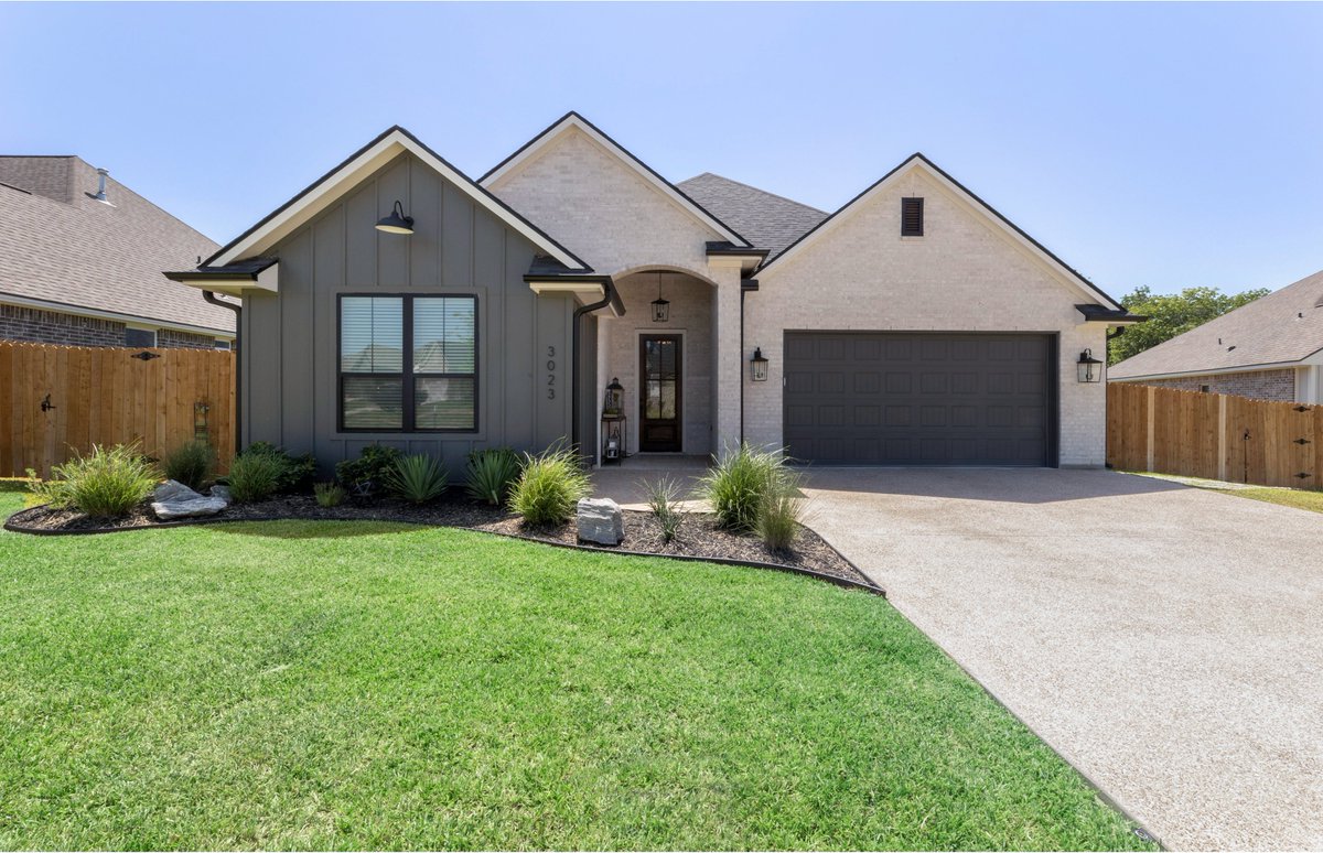 tm5team's tweet photo. Just Listed!
Residential Listing 
3023 Wolfpack Loop
Bryan, TX 77808
3 bed, 2.5 bath
2,313 sq ft

List Price: $479,900.00

Quicklink: https://t.co/Bi19a77ekX

#Justlisted #3023wolfpack #residentiallisting #bryanproperties https://t.co/B1BGJqBXet