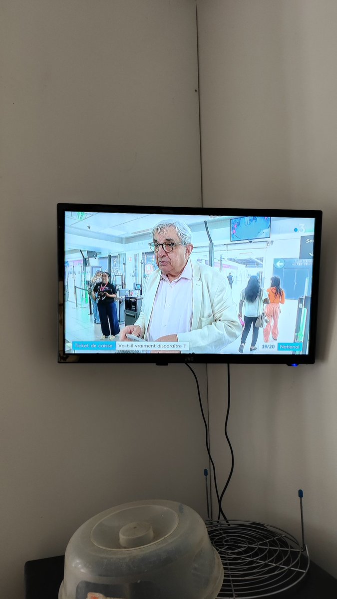 Fiesta boum boum sur #france3 .... Quand un acteur de TF1 est interrogé sur la disparition des tickets de caisse...