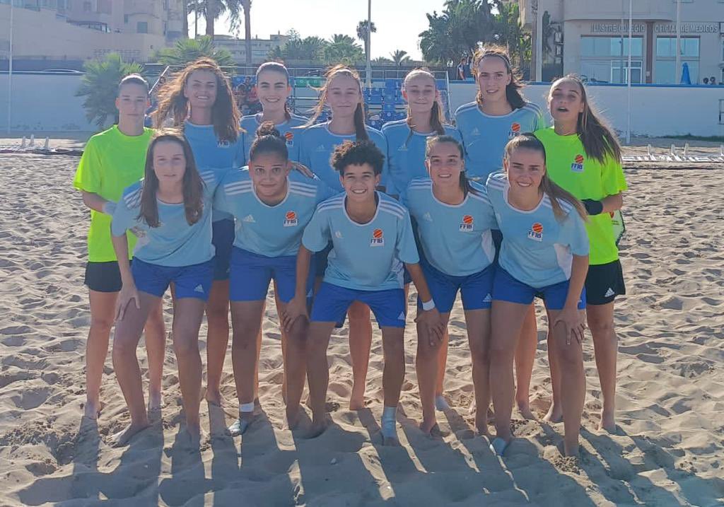 🏆 La selecció balear femenina sub19 de futbol platja acaba cinquena en el Campionat d’Espanya en superar 5-2 a la Comunitat Valenciana <a href="/FFCV_info/">FFCV</a> en la seva primera participació!

#4illes1futbolplatja
