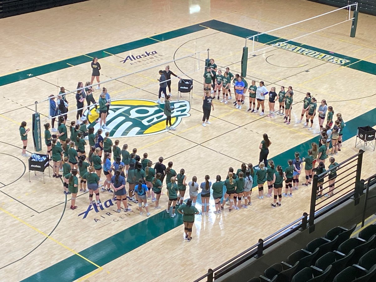 Volleyball camp day at the Alaska Airlines Center @UAASeawolves