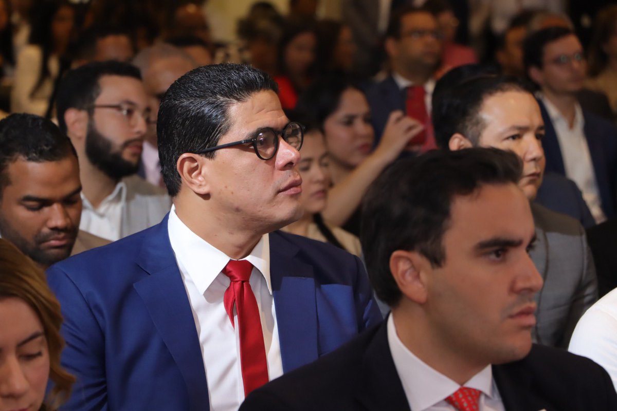 Gracias por la invitación <a href="/ANJE_RD/">ANJE</a>, excelente presentación por parte de <a href="/SolDisla/">Sol Disla Peralta</a> y <a href="/jaimemsenior/">Jaime M. Senior</a>, #elvotantejovendominicano es un manual para las presentes y futuras generaciones políticas! Éxitos #FamiliaANJE 👍🏻👍🏻👍🏻