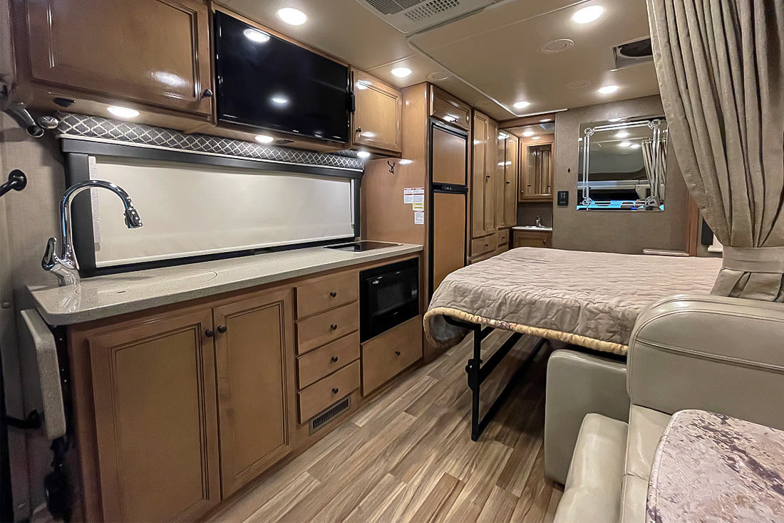 SylvanLakeRV's tweet image. The 2019 Thor Syngery 24MB (Stock #5342). Prepare to be impressed by this coach that features a driver’s side slide! You will love the convenience of the Murphy bed’s ability to transform from a bed into a sofa for added seating throughout the day.

sylvanlakerv.com/listings/2019-…