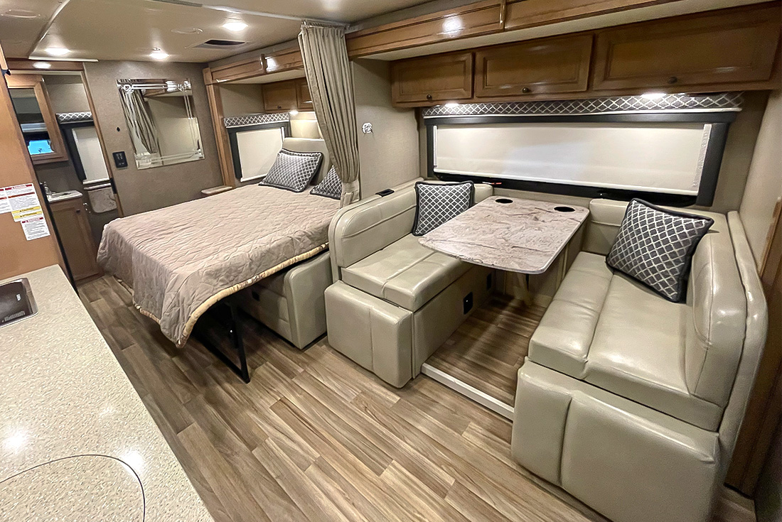 SylvanLakeRV's tweet image. The 2019 Thor Syngery 24MB (Stock #5342). Prepare to be impressed by this coach that features a driver’s side slide! You will love the convenience of the Murphy bed’s ability to transform from a bed into a sofa for added seating throughout the day.

sylvanlakerv.com/listings/2019-…