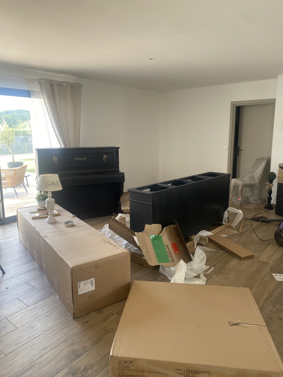 marinac1605's tweet photo. Commander une bibliothèque à 1800 balles chez @maisondumonde pour qu’au bout du compte ils se plantent dans la livraison . Merci beaucoup https://t.co/oYJkFjZ8t5