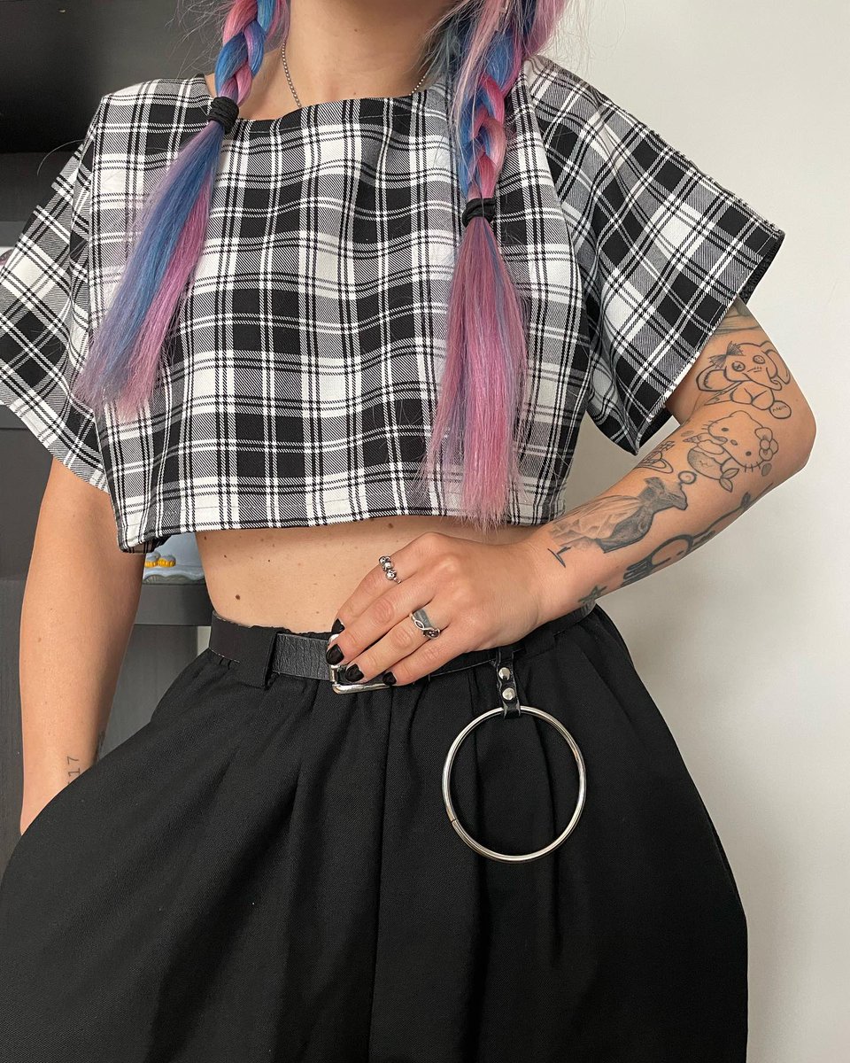 lunatic_pin's tweet photo. Say HI to these 2 new entries:

🖤 Poppy crop top in black and white tartan 
💜 Maggie midiskirt in purple and green tartan. You can choose to have 1 or 2 frontal splits and with or without side pockets. (1/3) https://t.co/WDqLMMlTVK