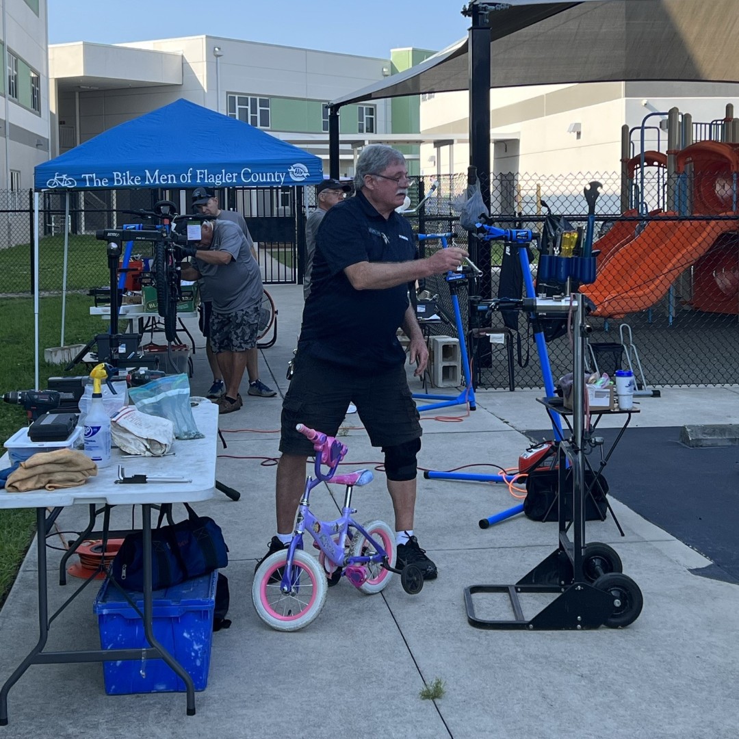 CAREstreamUSA's tweet photo. #TimecapsuleTuesday from June, when our team joined GAL @lasocba, The Bike Fairy, @KylesBikeShop, Rusty's Bicycle Recycle and others to giveaway over 100 bikes to kids for the summer! ๐ด
#CAREstreamAmerica #CAREstreamUSA #Volunteering https://t.co/5uXzana9Cr