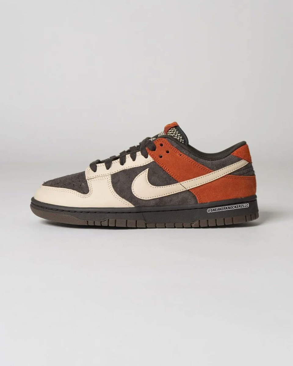 JustFreshKicks's tweet image. New photos of the upcoming Nike Dunk Low "Red Panda" 🔴🐼 bit.ly/3KVqwZ5
