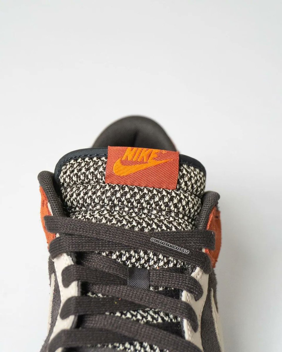 JustFreshKicks's tweet image. New photos of the upcoming Nike Dunk Low "Red Panda" 🔴🐼 bit.ly/3KVqwZ5