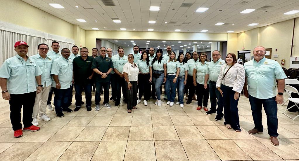 La <a href="/CamaraConPR/">Cámara de Representantes de Puerto Rico</a> siempre cumple.