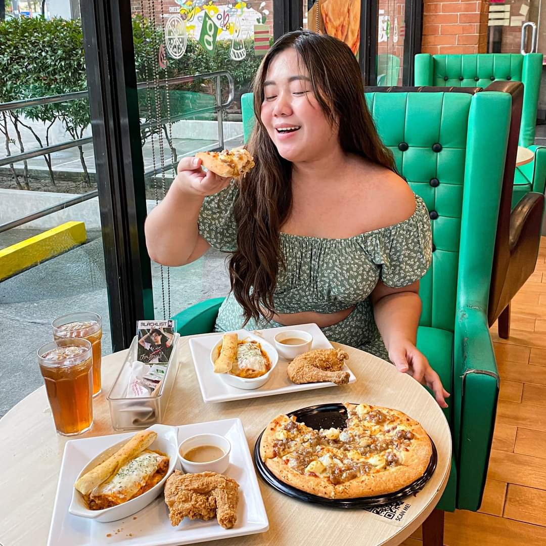 Hello ka-Barkada, unleash the pizza lover in you with Greenwich extraordinary Blacklist OverloadⓇ Bundle! 

You can use my code: 𝗚𝗪𝘅𝗠𝗝𝗦𝗣 for an extra ₱50 discount when you order online at greenwichdelivery.com ⬅️
 
#GreenwichKabarkada #GreenwichxBlacklist #GreenwichPH
