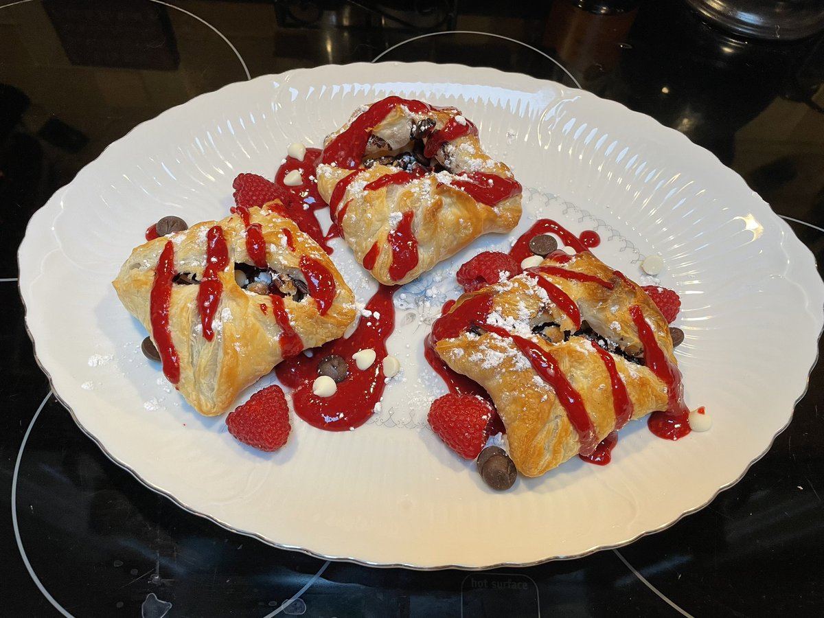 ms_smith_draws's tweet photo. @JamesMarriottYT raspberry puff pastries! 🥧🍓✨ https://t.co/PU7Pgz1i3r