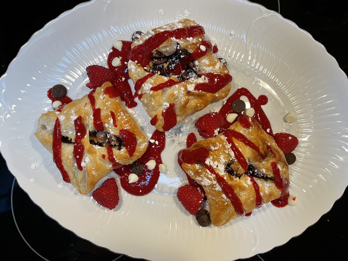 ms_smith_draws's tweet photo. @JamesMarriottYT raspberry puff pastries! 🥧🍓✨ https://t.co/PU7Pgz1i3r