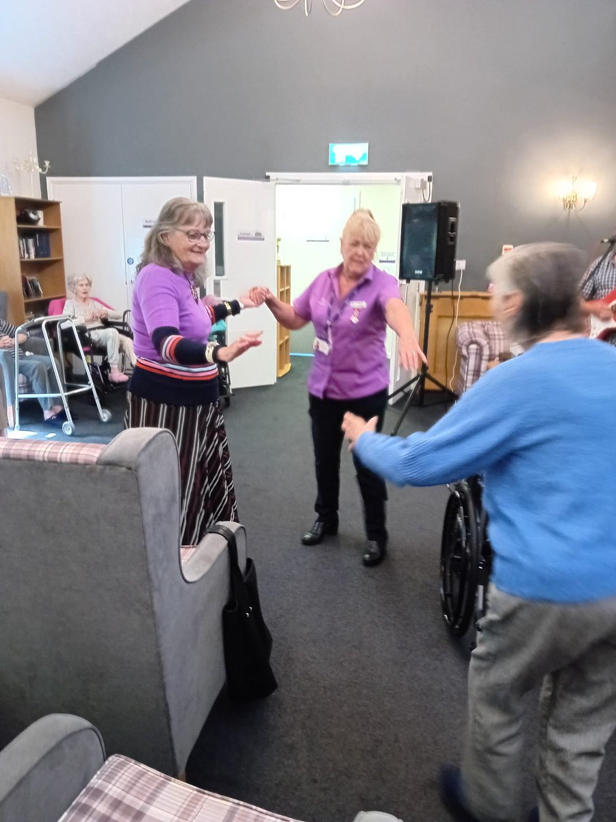 FirthHouse's tweet image. #musictheropy #Dance #fundance
#staffpartisapation Afternoon off entertainment by Tony Hoffman and staff, dancing the afternoon away fun @AnchorLaterLife @NAPAlivinglife @RachelDoddSmit2 @CRMSupport1