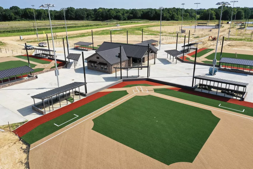 wbaarchitecture's tweet image. #ParkandRecMonth Project Highlight: Teams are in full swing at the new Grenada Sports Complex that opened this Spring. ⚾ The complex boasts six new playing fields and a central support building complete with concessions and restrooms.  #OurCommunityGrows  #grenadams #gametime