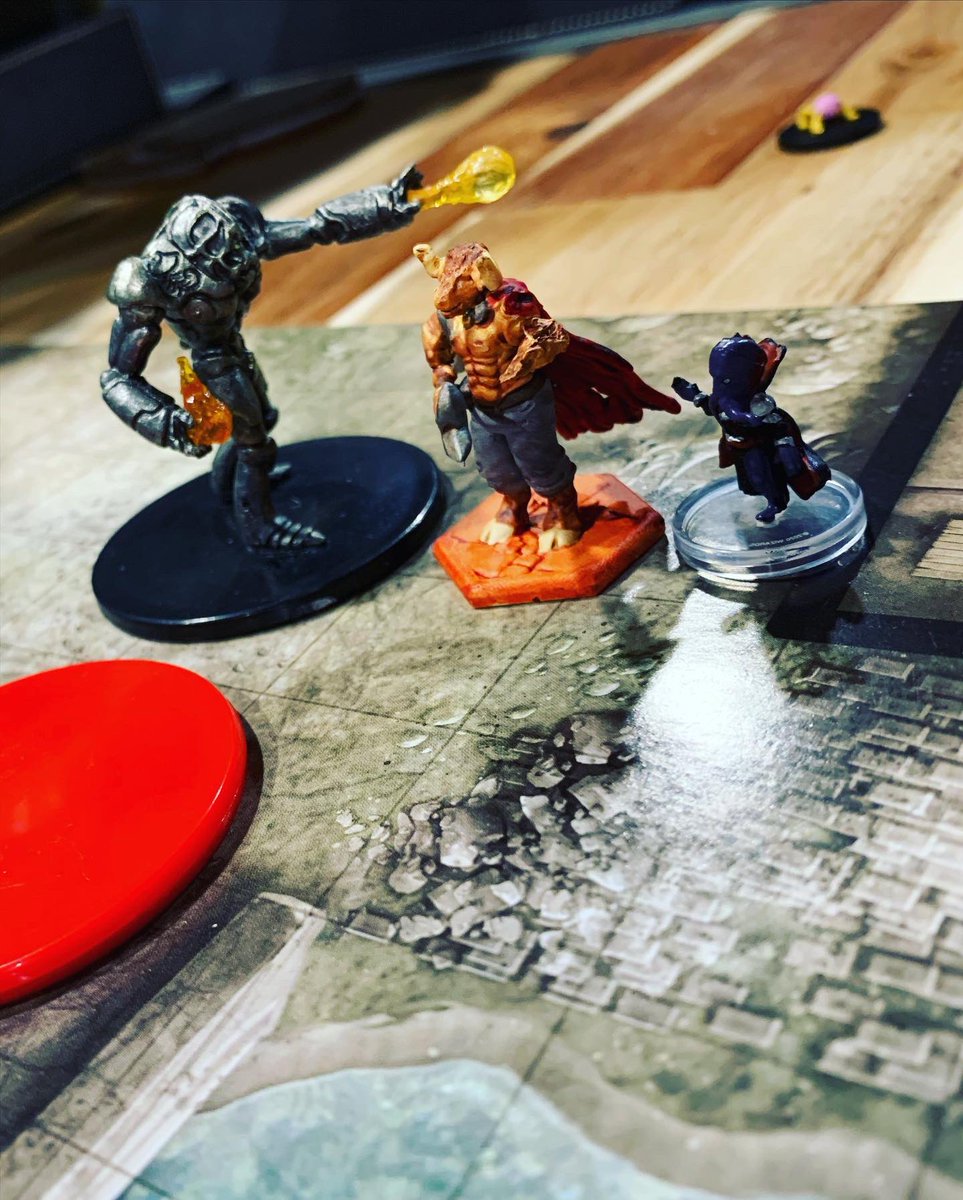 Init_Syndicate's tweet photo. The Gravy Train head to Nivix and battle a Nivix Guardian automaton after facing off against a Mindwitness and a few Swarms of Cranium Rats. A Goblin Illithid joins the battle as well! #dnd #dungeonsanddragons #ravnica #mindflayer #illithid https://t.co/a3Es3LC1pC