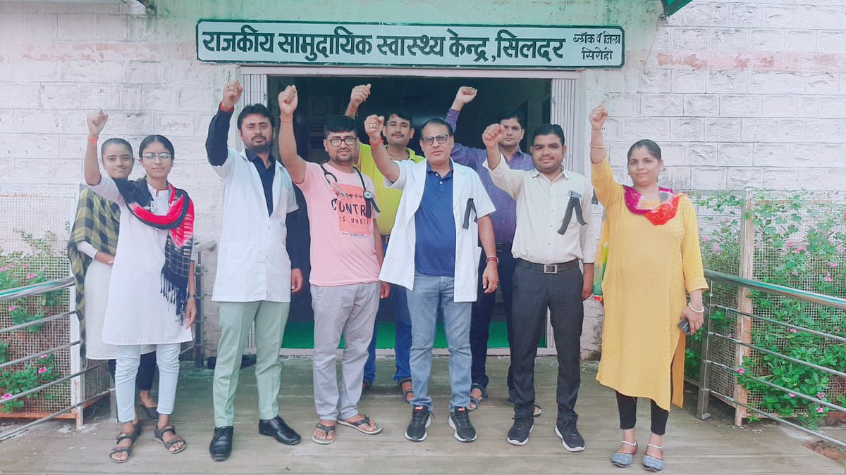 #गांधीवादी_आंदोलन का नवा दिन!

"जब आपका सामना किसी विरोधी से हो"
"तो उसको प्रेम से जीतें,, विरोध से नहीं"

काली पट्टी बांधकर संपूर्ण राजस्थान में विरोध दर्ज,,,,, गहलोत जी हमारी मांगों पर संज्ञान लें।
<a href="/CMHelpdesk/">Rajasthan CM Helpdesk</a>
<a href="/INCIndia/">Congress</a>