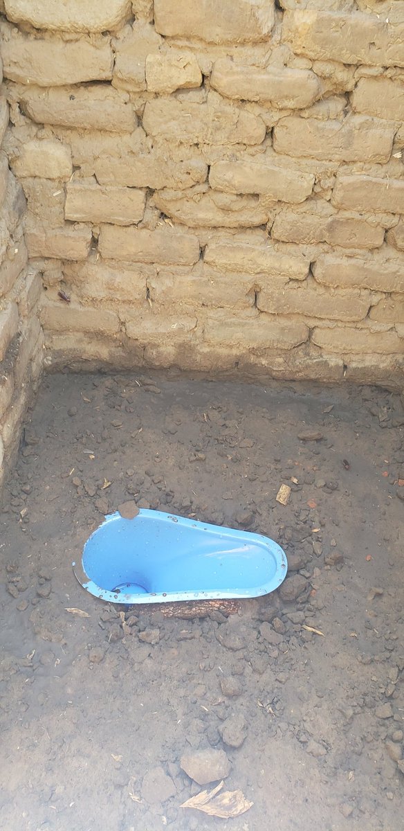 MwamwajaPaul's tweet photo. Kushirikiana na wadau tunaendelea kuhakikisha upatikanaji wa #SATOPAN kwenye Ofisi za Vijiji Katika Mkoa wa Songwe kufikia lengo la kila Kaya kuwa na Choo bora. #NyumbaniChoo #ODF @SATO_Toilets_AF
@anyitike_pm @osmundfm @tcdctanzania @elimuyaafya https://t.co/y63UUXJJ7e