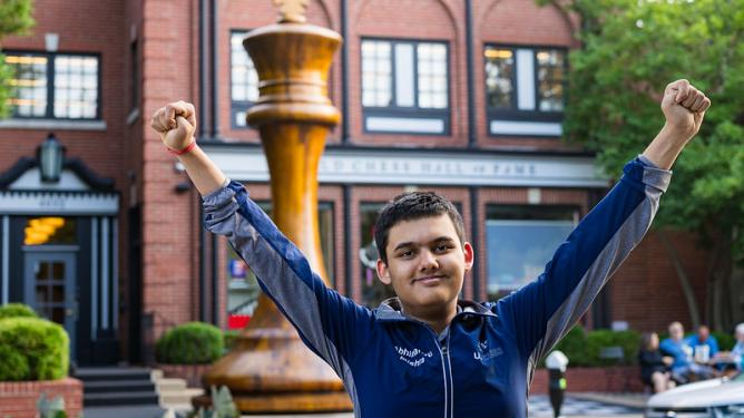 🏆 <a href="/gm_melik/">Melikset Khachiyan</a> won the 2023 U.S. Senior Chess Championship, IM-elect Alice Lee won the 2023 Girls' Junior Chess Championship, and GM <a href="/ChessMishra/">GM Abhimanyu Mishra</a> won the 2023 U.S. Junior Chess Championship!

chess.com/news/view/2023…