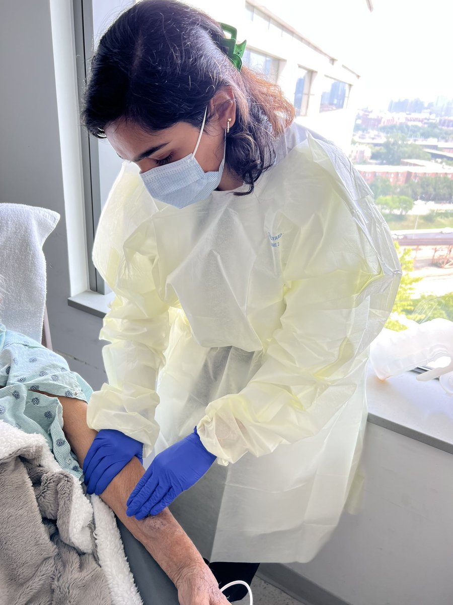 Anyone else do dialysis access bedside rounds? #nephtwitter

The physical exam can really be honed by comparing &amp; contrasting lots of access &amp; via repetition. 
Renal fellow, Dr. Saba Munir has it down! 👏🏾