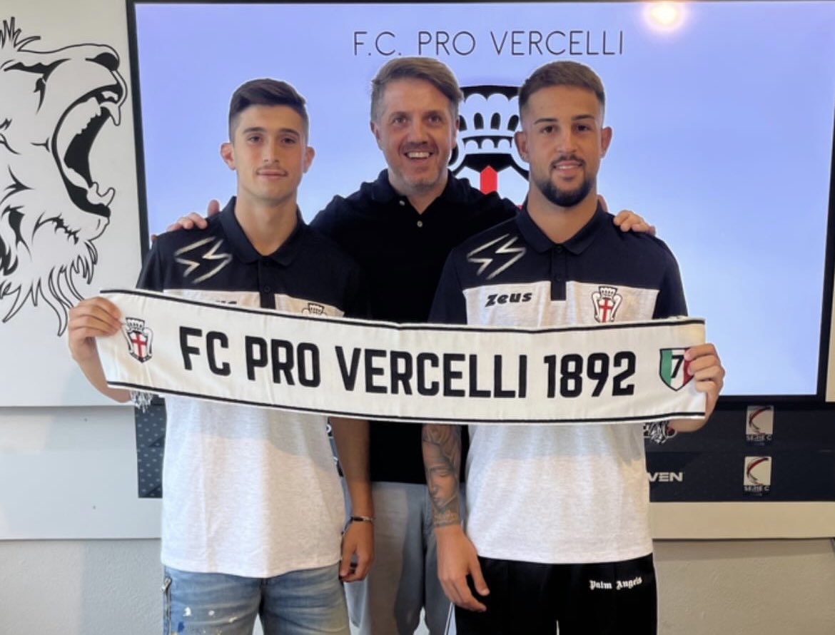 NicoSchira's tweet photo. The first pic of Antonio #Pesce and Alessandro #Spavone after the signing with #ProVercelli. They arrive from #Napoli on loan. Deals completed by the GeV agency. #transfers https://t.co/e81Qf0KNjW