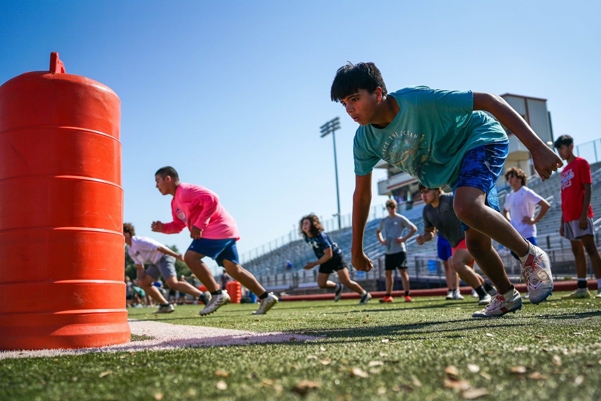 BudaHaysFB's tweet photo. Future hawks getting some work! 

#WIT 

@inhousemediatx @LesGoad @DustyGibbs18 @CoachLMoffett https://t.co/xtKO4f5J3D