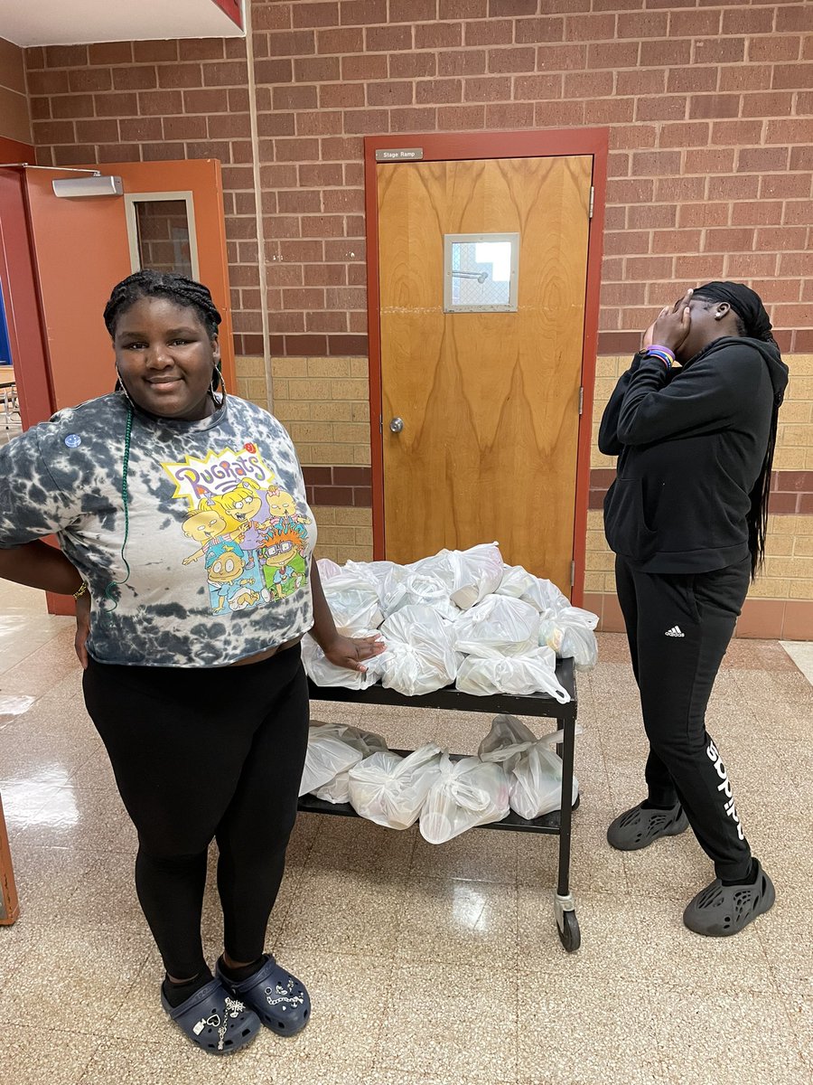 South Lakeās Community School Liaison (@southlakecsl) on Twitter photo Kicking off the last week of summer school with our high school volunteers distributing <a href="/MannaFoodCenter/">Manna Food Center</a> bags to our South Lake scholars! <a href="/SouthLakeES/">SouthLakeES</a> <a href="/mcpsEDUCATOR/">CBoston-Mayo</a> Kicking off the last week of summer school with our high school volunteers distributing <a href="/MannaFoodCenter/">Manna Food Center</a> bags to our South Lake scholars! <a href="/SouthLakeES/">SouthLakeES</a> <a href="/mcpsEDUCATOR/">CBoston-Mayo</a>