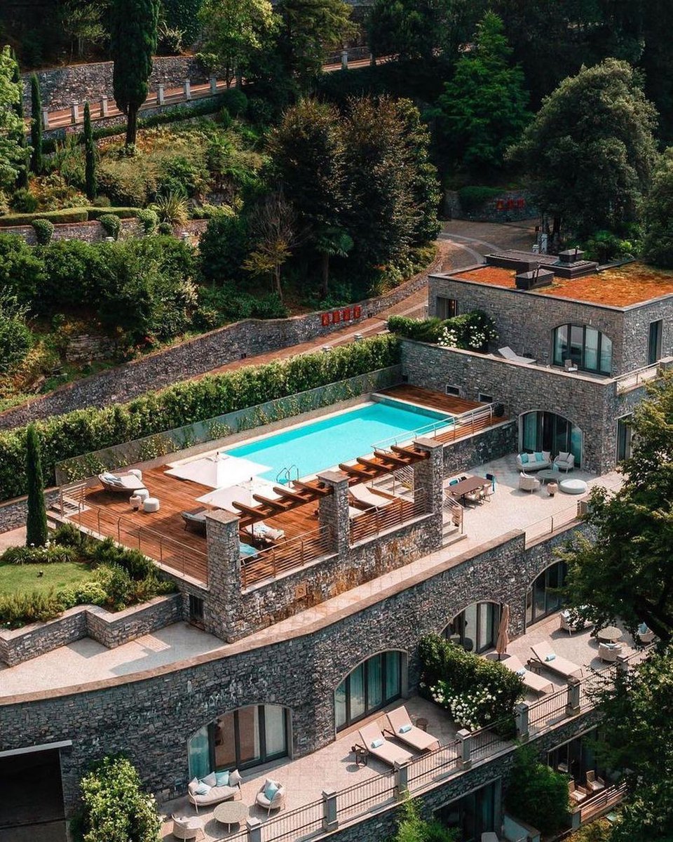 Amazing Pool on Lake Como ✨ 
#MandarinOriental #lakecomo #art #inspiration #swimmingpool