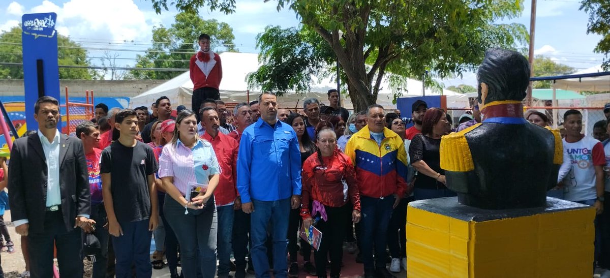 #25Jul #JustoAhora🌳🇻🇪Alcalde @LuisJonasReyes participa en la ofrenda ecológica realizada en el marco de la sesión especial del Concejo Municipal por el natalicio del Libertador Simón Bolívar, y la Batalla Naval del Lago de Maracaibo,en la comunidad 24 de Julio.