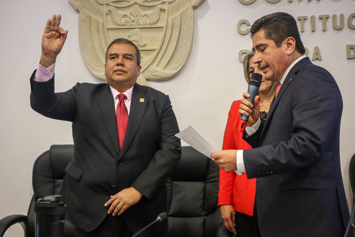 OscarSanchez10_'s tweet photo. Gracias a Dios, al @PartidoLiberal y a todas las bancadas de la Comisión Primera por su voto de confianza. Asumimos la presidencia y el reto de llevar los debates con altura, pero sobre todo con consensos, en compañía del vicepresidente @1oscarcampo a quien felicitamos. https://t.co/QMzpgIkvGW