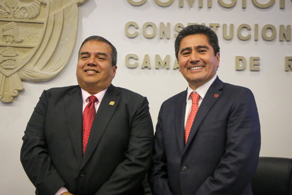OscarSanchez10_'s tweet photo. Gracias a Dios, al @PartidoLiberal y a todas las bancadas de la Comisión Primera por su voto de confianza. Asumimos la presidencia y el reto de llevar los debates con altura, pero sobre todo con consensos, en compañía del vicepresidente @1oscarcampo a quien felicitamos. https://t.co/QMzpgIkvGW