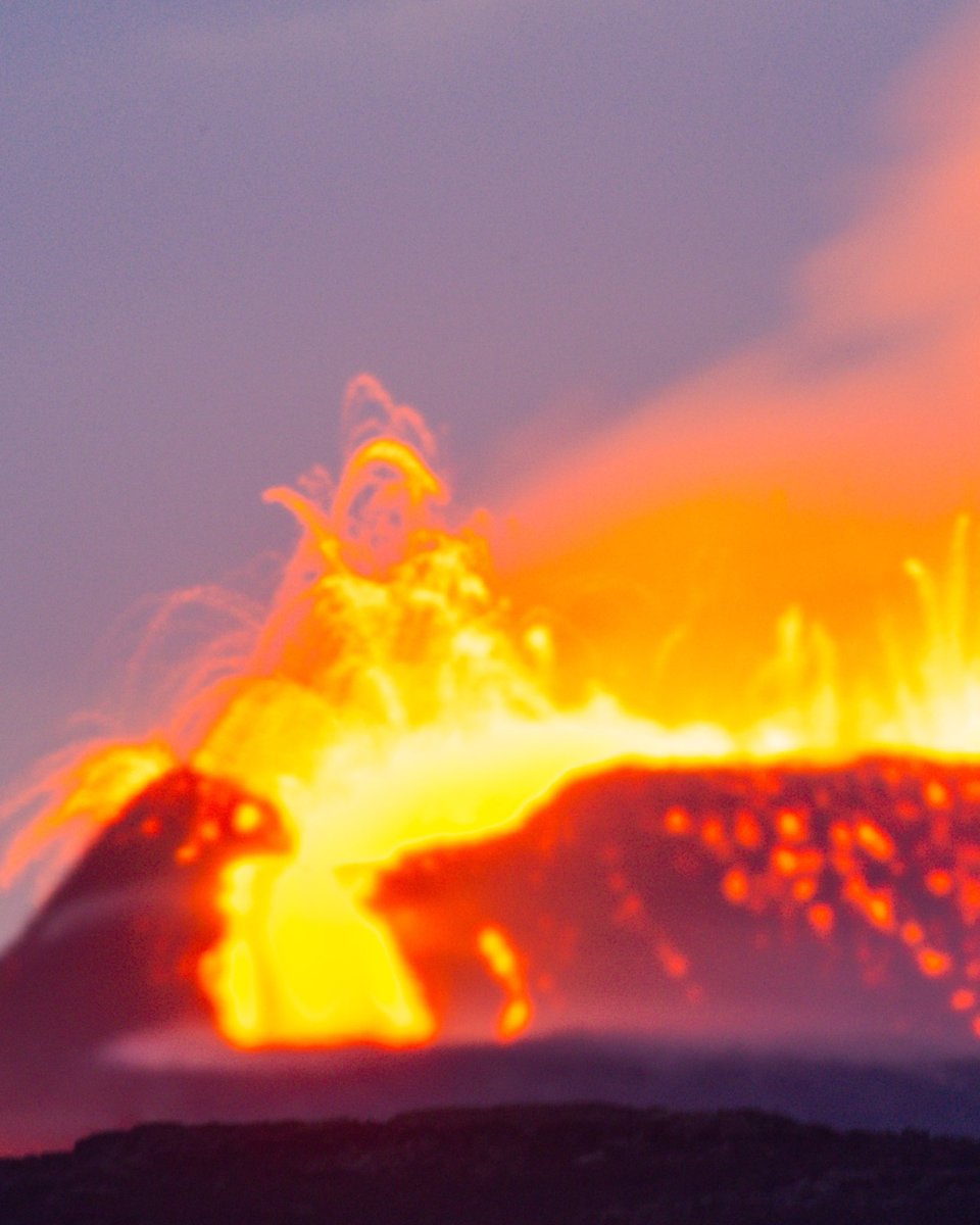 x6m2011's tweet photo. وتحولت الحمم إلى ألعاب نارية 🎆
#eruption #iceland #geysir #volcano #geyser #nature #travel #strokkur #geology #goldencircle #ash #crater #geothermal #magma #icelandtravel #visitvolcanohouse #geologyeverywhere #ilovescience #geologyeveryday #cloudofash #science https://t.co/RSTsoerGLl